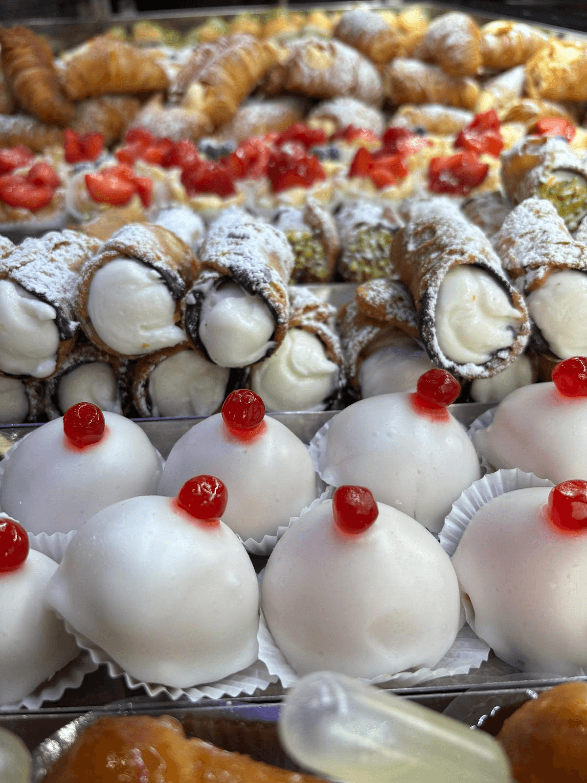 Dolci assortiti pronti per essere serviti